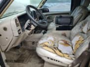 ✅ 1999 Cadillac Escalade • VIN: 1GYEK13RXXR401605 • Lot: 85519415. Wystawiony na Copart z przebiegiem 253 187 mil. Bezpłatny archiwum sprzedaży aukcyjnych z USA i szczegółowy raport historii pojazdu na DreamBid. Zdjęcie 7.