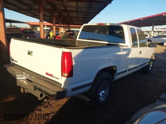 ✅ 1997 GMC Sierra 1500 • VIN: 1GTEC19M1VE524695 • Лот: 43552092. Размещён на IAAI с пробегом 215 857 миль миль. Получите бесплатный доступ к архиву аукционных продаж из США и посмотрите подробный отчёт об истории автомобиля на DreamBid. Изображение 4.