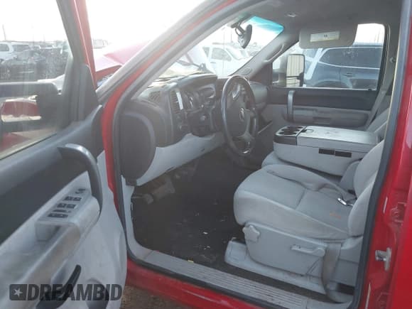 ✅ 2007 Chevrolet Silverado 1500 1LT • VIN: 3GCEC13J57G535161 • Lot: 41282921. Wystawiony na IAAI z przebiegiem Nie podano. Bezpłatny archiwum sprzedaży aukcyjnych z USA i szczegółowy raport historii pojazdu na DreamBid. Zdjęcie 5.