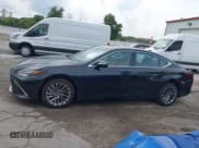 ✅ 2025 Lexus ES 300h Ultra Luxury • VIN: 58AFA1C14SU067458 • Lot: 43298745. Wystawiony na IAAI z przebiegiem 3 763 mil. Bezpłatny archiwum sprzedaży aukcyjnych z USA i szczegółowy raport historii pojazdu na DreamBid. Zdjęcie 14.
