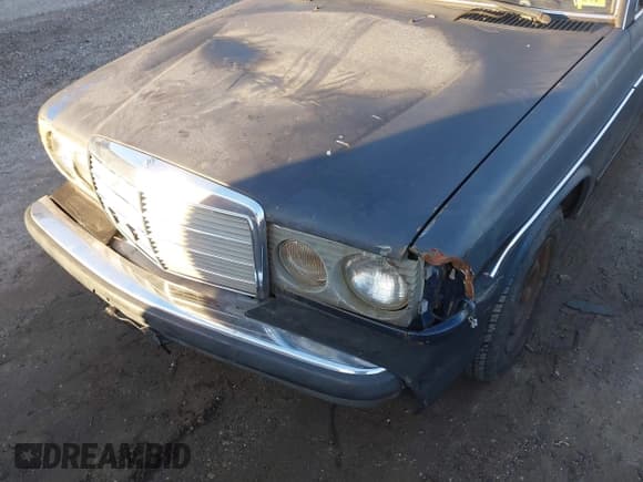 ✅ 1984 Mercedes-Benz 300 D • VIN: WDBAB33A9EA012300 • Lot: 41653395. Listed on IAAI with 397,820 mi. Free auction sales archive from the USA and detailed vehicle history report at DreamBid. Image 6.