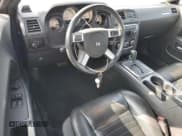 ✅ 2009 Dodge Challenger R/T • VIN: 2B3LJ54T49H603913 • Lot: 43987575. Wystawiony na Copart z przebiegiem 173 309 mil. Bezpłatny archiwum sprzedaży aukcyjnych z USA i szczegółowy raport historii pojazdu na DreamBid. Zdjęcie 8.