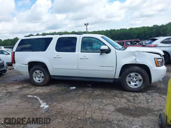 2014 Chevrolet Suburban LT z VIN 1GNSCJE07ER211222, wystawiony jako IAAI lot #42428084 z przebiegiem 214 712 mil mil oraz . Historia ofert i sprzedaży dostępna na DreamBid. Obrazek 13.