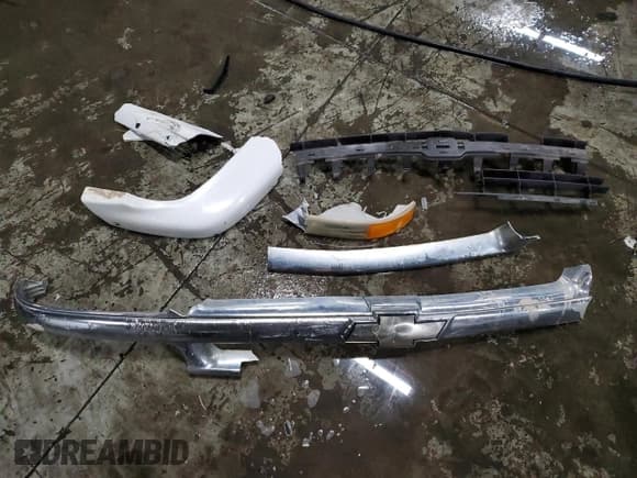 ✅ 2001 Chevrolet Suburban LS • VIN: 1GNFK16T71J274858 • Лот: 41432605. Опубликован ранее на Copart с пробегом 215 844 миль. Бесплатный доступ к архиву аукционных продаж из США и подробный отчёт об истории автомобиля на DreamBid. Изображение 13.