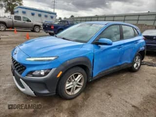 ✅ 2022 Hyundai Kona SE • VIN: KM8K2CAB0NU881296 • Лот: 82234275. Опубликован ранее на Copart с пробегом 29 034 миль. Бесплатный доступ к архиву аукционных продаж из США и подробный отчёт об истории автомобиля на DreamBid. Изображение 1.