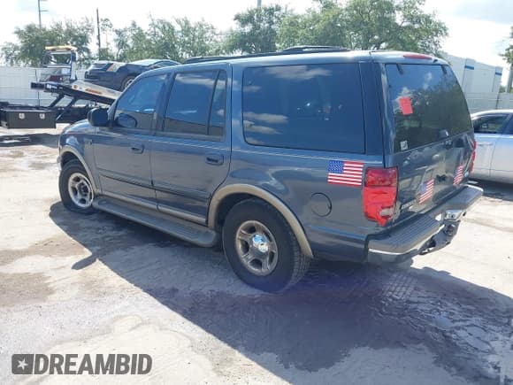 ✅ 2002 Ford Expedition Eddie Bauer • VIN: 1FMEU17L22LA31831 • Lot: 43226985. Wystawiony na IAAI z przebiegiem 196 151 mil. Bezpłatny archiwum sprzedaży aukcyjnych z USA i szczegółowy raport historii pojazdu na DreamBid. Zdjęcie 3.