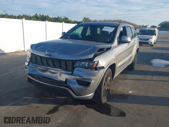 ✅ 2019 Jeep Grand Cherokee Laredo E • VIN: 1C4RJEAG5KC530950 • Лот: 43662151. Опубликован ранее на IAAI с пробегом 111 842 миль. Бесплатный доступ к архиву аукционных продаж из США и подробный отчёт об истории автомобиля на DreamBid. Изображение 2.