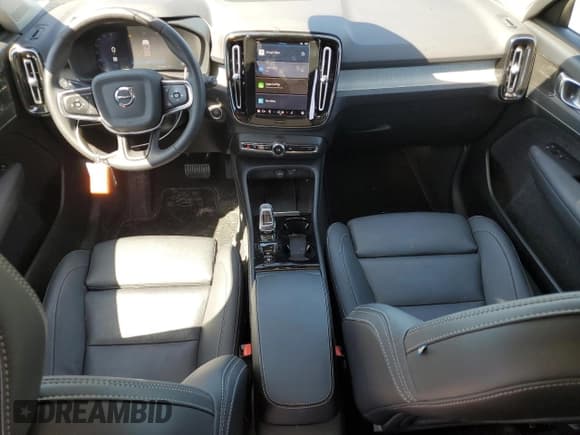 ✅ 2024 Volvo XC40 Ultimate Dark Theme • VIN: YV4L12UM6R2324099 • Лот: 58266635. Опубликован ранее на Copart с пробегом 11 290 миль. Бесплатный доступ к архиву аукционных продаж из США и подробный отчёт об истории автомобиля на DreamBid. Изображение 8.