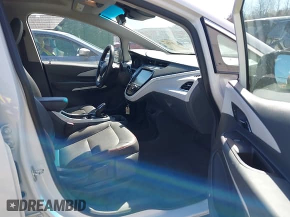 ✅ 2017 Chevrolet Bolt EV Premier • VIN: 1G1FX6S01H4187994 • Lot: 41807517. Wystawiony na IAAI z przebiegiem 59 448 mil. Bezpłatny archiwum sprzedaży aukcyjnych z USA i szczegółowy raport historii pojazdu na DreamBid. Zdjęcie 5.