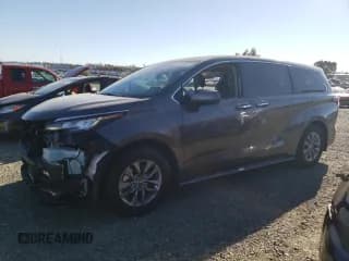 ✅ 2022 Toyota Sienna XLE • VIN: 5TDYRKEC2NS130339 • Лот: 87230044. Опубликован ранее на Copart с пробегом 20 206 миль. Бесплатный доступ к архиву аукционных продаж из США и подробный отчёт об истории автомобиля на DreamBid. Изображение 1.