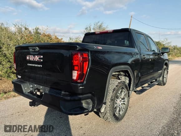 ✅ 2023 GMC Sierra 1500 Pro • VIN: 1GTUUAED8PZ132758 • Лот: 85787464. Опубликован ранее на Copart с пробегом 40 475 миль. Бесплатный доступ к архиву аукционных продаж из США и подробный отчёт об истории автомобиля на DreamBid. Изображение 4.