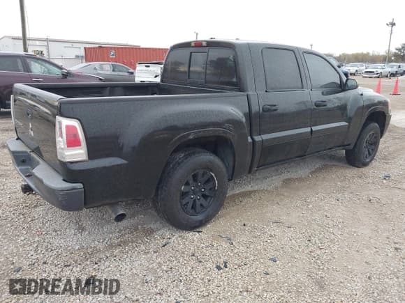 ✅ 2008 Mitsubishi Raider LS • VIN: 1Z7HT28K38S588511 • Лот: 40750993. Опубликован ранее на IAAI с пробегом 196 501 миль. Бесплатный доступ к архиву аукционных продаж из США и подробный отчёт об истории автомобиля на DreamBid. Изображение 4.