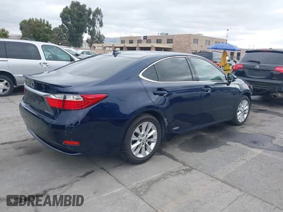 ✅ 2014 Lexus ES 300h • VIN: JTHBW1GG4E2044903 • Лот: 43497089. Опубликован ранее на IAAI с пробегом 204 124 миль. Бесплатный доступ к архиву аукционных продаж из США и подробный отчёт об истории автомобиля на DreamBid. Изображение 4.