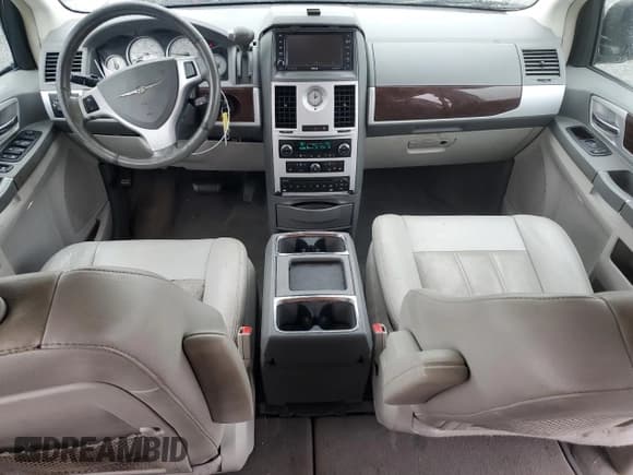 ✅ 2010 Chrysler Town & Country Touring • VIN: 2A4RR5DXXAR150085 • Лот: 80569784. Опубликован ранее на Copart с пробегом 300 393 миль. Бесплатный доступ к архиву аукционных продаж из США и подробный отчёт об истории автомобиля на DreamBid. Изображение 8.