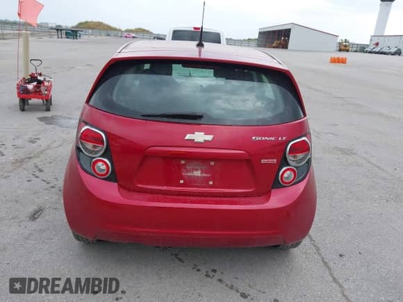 2013 Chevrolet Sonic LT с VIN 1G1JD6SB4D4246034, выставлен на аукционе IAAI как лот 43231702 с пробегом 54 856 миль миль и . История ставок и продаж доступна на DreamBid. Изображение 13.