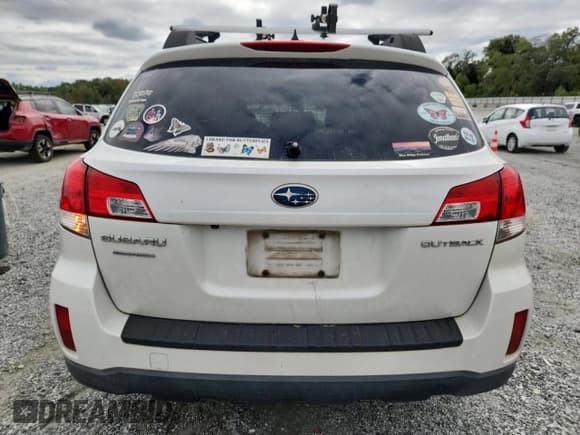 ✅ 2014 Subaru Outback Limited • VIN: 4S4BRCLC6E3303694 • Лот: 85183695. Опубликован ранее на Copart с пробегом 252 272 миль. Бесплатный доступ к архиву аукционных продаж из США и подробный отчёт об истории автомобиля на DreamBid. Изображение 6.