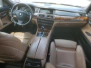 ✅ 2014 BMW 7 Series 750i • VIN: WBAYA8C51ED499832 • Lot: 50968075. Wystawiony na Copart z przebiegiem 103 420 mil. Bezpłatny archiwum sprzedaży aukcyjnych z USA i szczegółowy raport historii pojazdu na DreamBid. Zdjęcie 8.