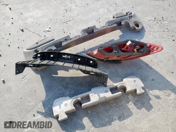 ✅ 2011 Hyundai Genesis Coupe • VIN: KMHHT6KDXBU042776 • Lot: 57615765. Wystawiony na Copart z przebiegiem 200 352 mil. Bezpłatny archiwum sprzedaży aukcyjnych z USA i szczegółowy raport historii pojazdu na DreamBid. Zdjęcie 12.