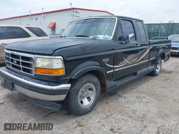 ✅ 1994 Ford F-150 • VIN: 1FTEX15H3RKB77925 • Lot: 42449659. Wystawiony na IAAI z przebiegiem Nie podano. Bezpłatny archiwum sprzedaży aukcyjnych z USA i szczegółowy raport historii pojazdu na DreamBid. Zdjęcie 2.