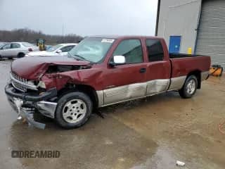 2000 Chevrolet Silverado 1500 z VIN 1GCEC19V3YZ280280, wystawiony jako Copart lot #47756885 z przebiegiem Nie podano mil oraz Szkoda całkowita • Salvage title. Historia ofert i sprzedaży dostępna na DreamBid. Obrazek 1.