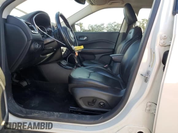 ✅ 2020 Jeep Compass Limited • VIN: 3C4NJCCB9LT114698 • Lot: 84460735. Wystawiony na Copart z przebiegiem 88 177 mil. Bezpłatny archiwum sprzedaży aukcyjnych z USA i szczegółowy raport historii pojazdu na DreamBid. Zdjęcie 7.