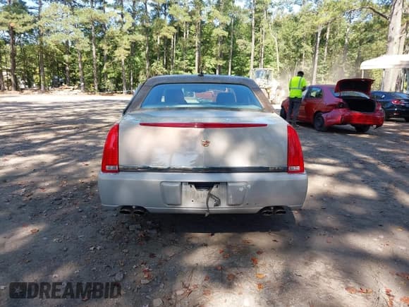 ✅ 2008 Cadillac DTS 1SC • VIN: 1G6KD57Y38U125930 • Lot: 43302798. Listed on IAAI with 101,130 mi. Free auction sales archive from the USA and detailed vehicle history report at DreamBid. Image 16.