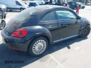 ✅ 2014 Volkswagen Beetle 2.5L • VIN: 3VWJP7AT2EM602899 • Lot: 42304078. Wystawiony na IAAI z przebiegiem 67 301 mil. Bezpłatny archiwum sprzedaży aukcyjnych z USA i szczegółowy raport historii pojazdu na DreamBid. Zdjęcie 4.