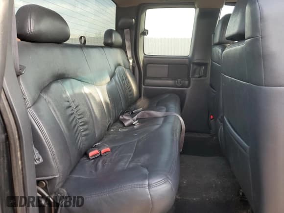 ✅ 2001 Chevrolet Silverado 2500HD LS • VIN: 1GCHK29U21E270835 • Lot: 55666065. Wystawiony na Copart z przebiegiem 128 047 mil. Bezpłatny archiwum sprzedaży aukcyjnych z USA i szczegółowy raport historii pojazdu na DreamBid. Zdjęcie 10.