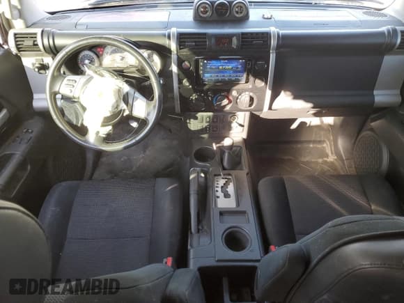 ✅ 2007 Toyota FJ Cruiser • VIN: JTEBU11F670058545 • Lot: 82740875. Wystawiony na Copart z przebiegiem 170 308 mil. Bezpłatny archiwum sprzedaży aukcyjnych z USA i szczegółowy raport historii pojazdu na DreamBid. Zdjęcie 8.