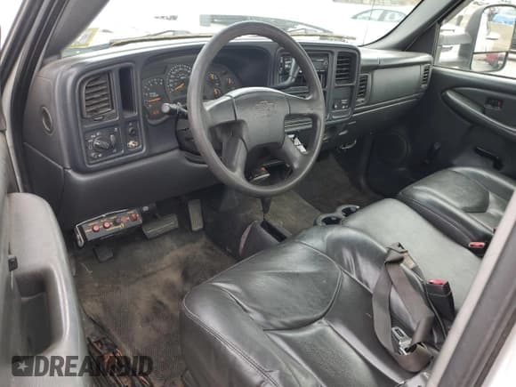 ✅ 2003 Chevrolet Silverado 2500HD Work Truck • VIN: 1GCHK24U33E337582 • Lot: 92349455. Wystawiony na Copart z przebiegiem 97 222 mil. Bezpłatny archiwum sprzedaży aukcyjnych z USA i szczegółowy raport historii pojazdu na DreamBid. Zdjęcie 8.