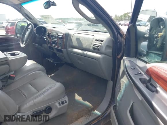 ✅ 2005 Ford F-250 XL • VIN: 1FTSW21P85EC80386 • Lot: 42917137. Listed on IAAI with 238,699 mi. Free auction sales archive from the USA and detailed vehicle history report at DreamBid. Image 5.