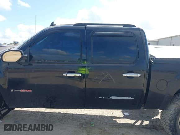 ✅ 2007 GMC Sierra 1500 • VIN: 3GTEK13Y57G553692 • Лот: 42605838. Опубликован ранее на IAAI с пробегом 221 736 миль. Бесплатный доступ к архиву аукционных продаж из США и подробный отчёт об истории автомобиля на DreamBid. Изображение 15.