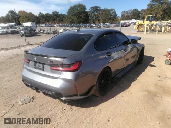 ✅ 2024 BMW M3 Competition • VIN: WBS33AY05RFS16461 • Lot: 43484827. Wystawiony na IAAI z przebiegiem Nie podano. Bezpłatny archiwum sprzedaży aukcyjnych z USA i szczegółowy raport historii pojazdu na DreamBid. Zdjęcie 4.