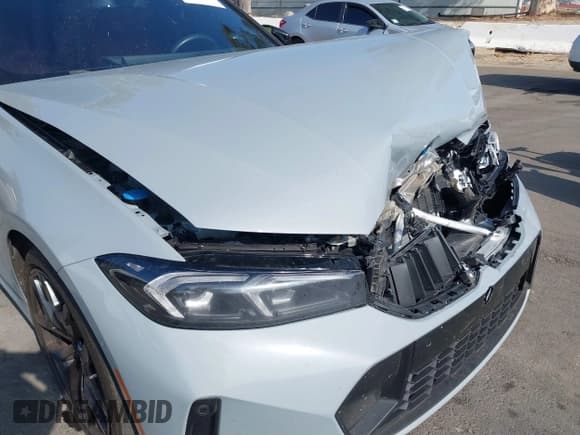 ✅ 2025 BMW 3 Series 330i • VIN: 3MW69CW00S8F14140 • Lot: 43388403. Listed on IAAI with 23,967 mi. Free auction sales archive from the USA and detailed vehicle history report at DreamBid. Image 18.