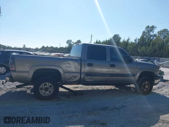 ✅ 2006 Chevrolet Silverado 2500HD Work Truck • VIN: 1GCHC23U06F122366 • Lot: 43701699. Wystawiony na IAAI z przebiegiem 330 993 mil. Bezpłatny archiwum sprzedaży aukcyjnych z USA i szczegółowy raport historii pojazdu na DreamBid. Zdjęcie 13.