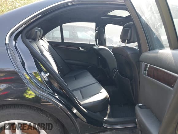 ✅ 2013 Mercedes-Benz C 300 Sport • VIN: WDDGF8AB3DR296537 • Лот: 43348651. Опубликован ранее на IAAI с пробегом 145 633 миль. Бесплатный доступ к архиву аукционных продаж из США и подробный отчёт об истории автомобиля на DreamBid. Изображение 8.