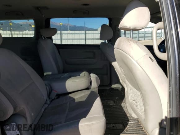 ✅ 2020 Kia Sedona EX • VIN: KNDMB5C16L6633312 • Lot: 82213355. Wystawiony na Copart z przebiegiem 77 562 mil. Bezpłatny archiwum sprzedaży aukcyjnych z USA i szczegółowy raport historii pojazdu na DreamBid. Zdjęcie 11.