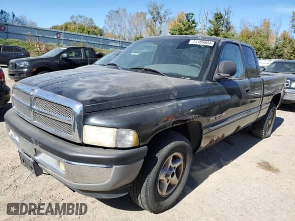 2001 Dodge 1500 z VIN 3B7HC13Y31G199091, wystawiony jako Copart lot #74186904 z przebiegiem 140 674 mil mil oraz Czysty tytuł • Clean title. Historia ofert i sprzedaży dostępna na DreamBid. Obrazek 1.