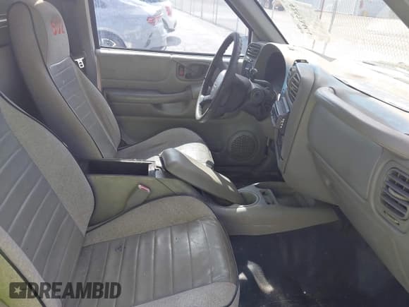 ✅ 2002 GMC Sonoma SLS • VIN: 1GTCS14W028174053 • Лот: 42573464. Опубликован ранее на IAAI с пробегом 185 563 миль. Бесплатный доступ к архиву аукционных продаж из США и подробный отчёт об истории автомобиля на DreamBid. Изображение 5.