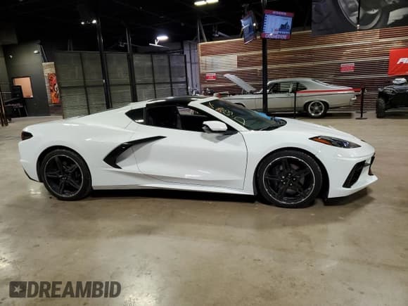 ✅ 2024 Chevrolet Corvette 2LT • VIN: 1G1YB2D4XR5122833 • Lot: 88783495. Wystawiony na Copart z przebiegiem 3 875 mil. Bezpłatny archiwum sprzedaży aukcyjnych z USA i szczegółowy raport historii pojazdu na DreamBid. Zdjęcie 1.