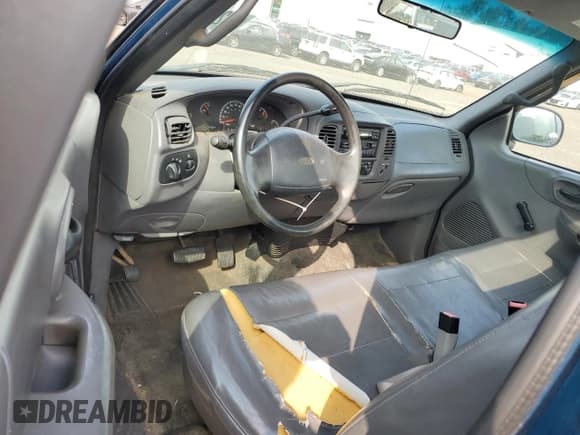 ✅ 2001 Ford F-150 XL • VIN: 1FTRF17W71NA44992 • Lot: 81205035. Listed on Copart with 125,671 mi. Free auction sales archive from the USA and detailed vehicle history report at DreamBid. Image 8.