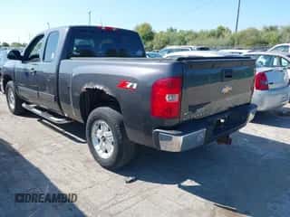 2010 Chevrolet Silverado 1500 LT with VIN 1GCSCSE07AZ112585, listed as a IAAI auction lot 43207633 with 166,535 mi miles and . Bid and sale history available at DreamBid. Image 3.