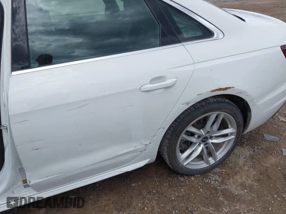 ✅ 2023 Audi A4 S line Premium Plus • VIN: WAUEAAF47PN002311 • Лот: 42923397. Опубликован ранее на IAAI с пробегом 29 009 миль. Бесплатный доступ к архиву аукционных продаж из США и подробный отчёт об истории автомобиля на DreamBid. Изображение 18.