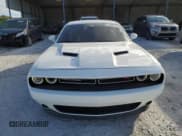 ✅ 2017 Dodge Challenger R/T • VIN: 2C3CDZBT0HH658040 • Lot: 74583833. Wystawiony na Copart z przebiegiem 107 982 mil. Bezpłatny archiwum sprzedaży aukcyjnych z USA i szczegółowy raport historii pojazdu na DreamBid. Zdjęcie 5.