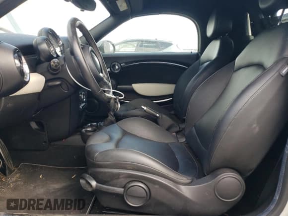 ✅ 2012 MINI Roadster S • VIN: WMWSY3C57CT144767 • Lot: 76274884. Wystawiony na Copart z przebiegiem 44 896 mil. Bezpłatny archiwum sprzedaży aukcyjnych z USA i szczegółowy raport historii pojazdu na DreamBid. Zdjęcie 7.