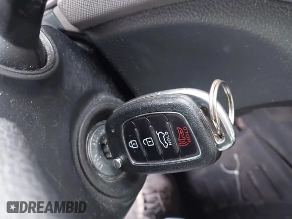 ✅ 2017 Hyundai Santa Fe SE • VIN: KM8SMDHF2HU236582 • Lot: 43593810. Wystawiony na IAAI z przebiegiem 193 175 mil. Bezpłatny archiwum sprzedaży aukcyjnych z USA i szczegółowy raport historii pojazdu na DreamBid. Zdjęcie 11.