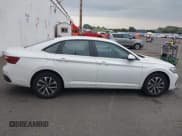 ✅ 2023 Volkswagen Jetta S • VIN: 3VW4M7BU2PM026795 • Lot: 43335616. Wystawiony na IAAI z przebiegiem 27 812 mil. Bezpłatny archiwum sprzedaży aukcyjnych z USA i szczegółowy raport historii pojazdu na DreamBid. Zdjęcie 13.
