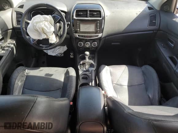 2017 Mitsubishi Outlander SEL z VIN JA4AP4AW3HZ045266, wystawiony jako Copart lot #51518255 z przebiegiem 95 371 mil mil oraz Szkoda całkowita • Salvage title. Historia ofert i sprzedaży dostępna na DreamBid. Obrazek 8.