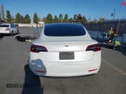 ✅ 2020 Tesla Model 3 Standard Range Plus • VIN: 5YJ3E1EA4LF798529 • Lot: 43622758. Wystawiony na IAAI z przebiegiem 114 107 mil. Bezpłatny archiwum sprzedaży aukcyjnych z USA i szczegółowy raport historii pojazdu na DreamBid. Zdjęcie 16.