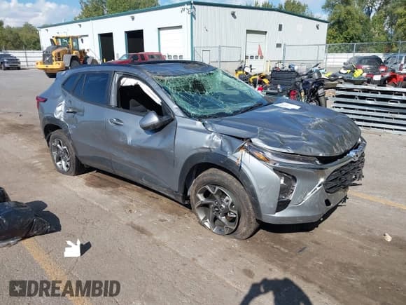 ✅ 2025 Chevrolet Trax LT • VIN: KL77LHEP7SC209700 • Лот: 43384513. Опубликован ранее на IAAI с пробегом 3 139 миль. Бесплатный доступ к архиву аукционных продаж из США и подробный отчёт об истории автомобиля на DreamBid. Изображение 1.